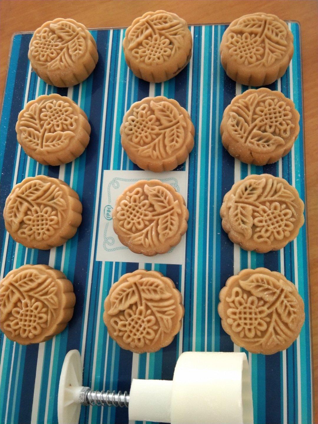 广式莲蓉月饼（75克、50克、各种规格都有）