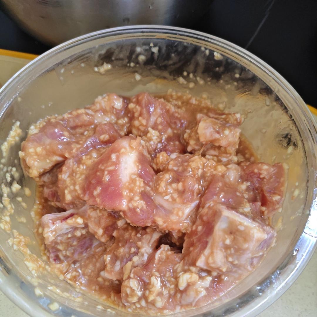 【蒜香蒸排骨】吃腻了糖醋排骨！一腌一蒸，香到邻居来敲门！