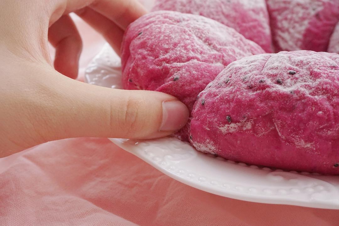 💕少女心biu biu biu 💕 肉松馅的火龙果面包