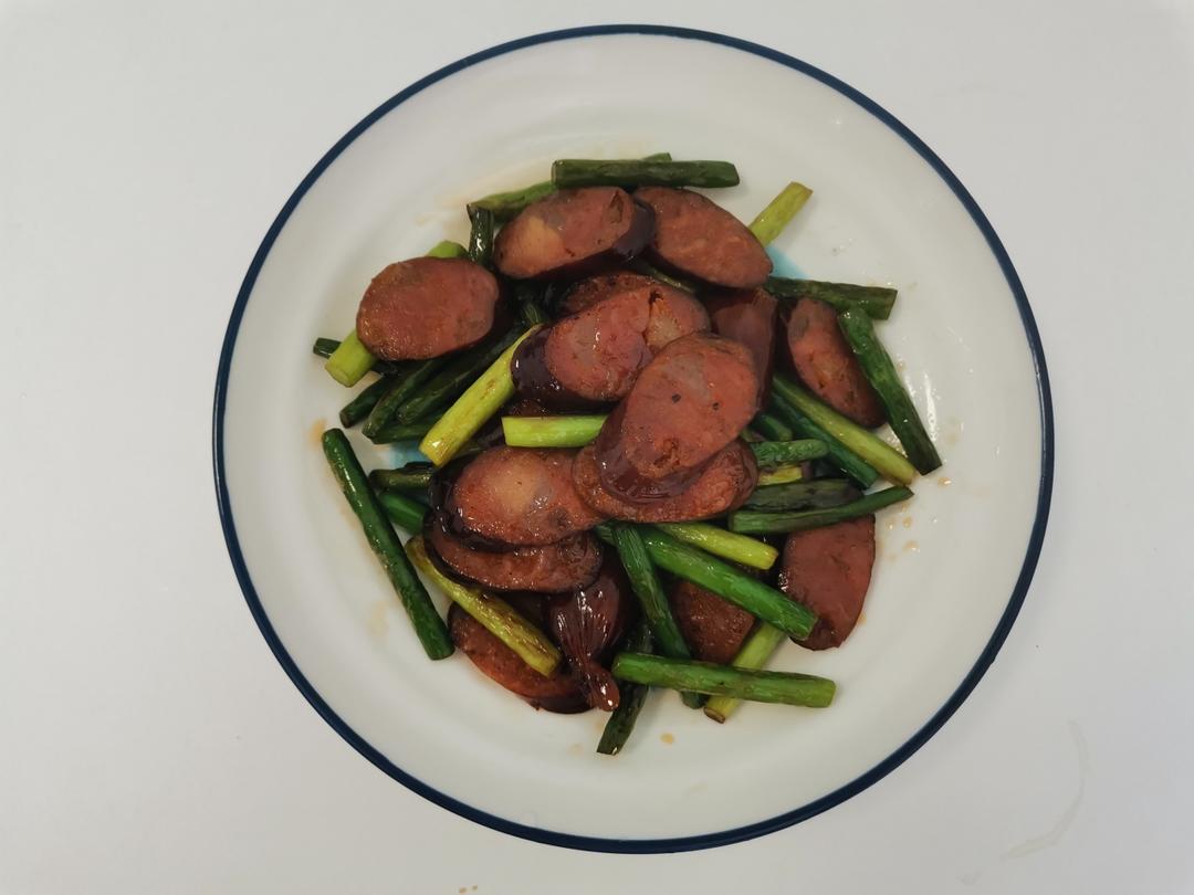 炒下饭的蒜苗炒腊肠（四川香辣腊肠）