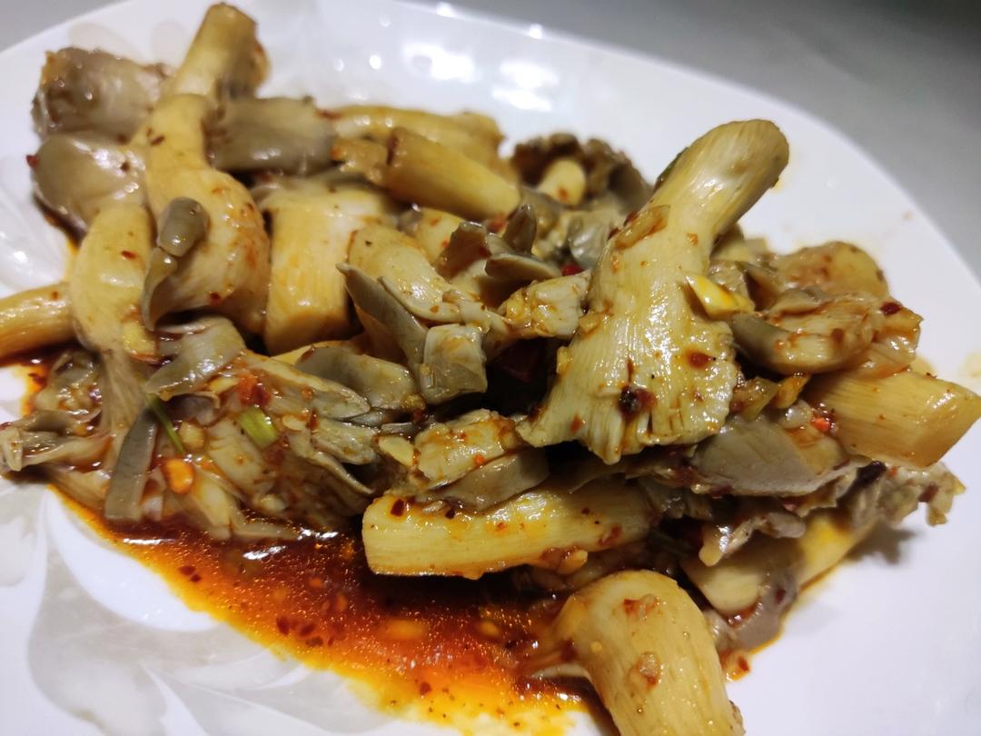 拌一盘光一盘‼️好吃到无法停下来的节奏😋😋凉拌平菇