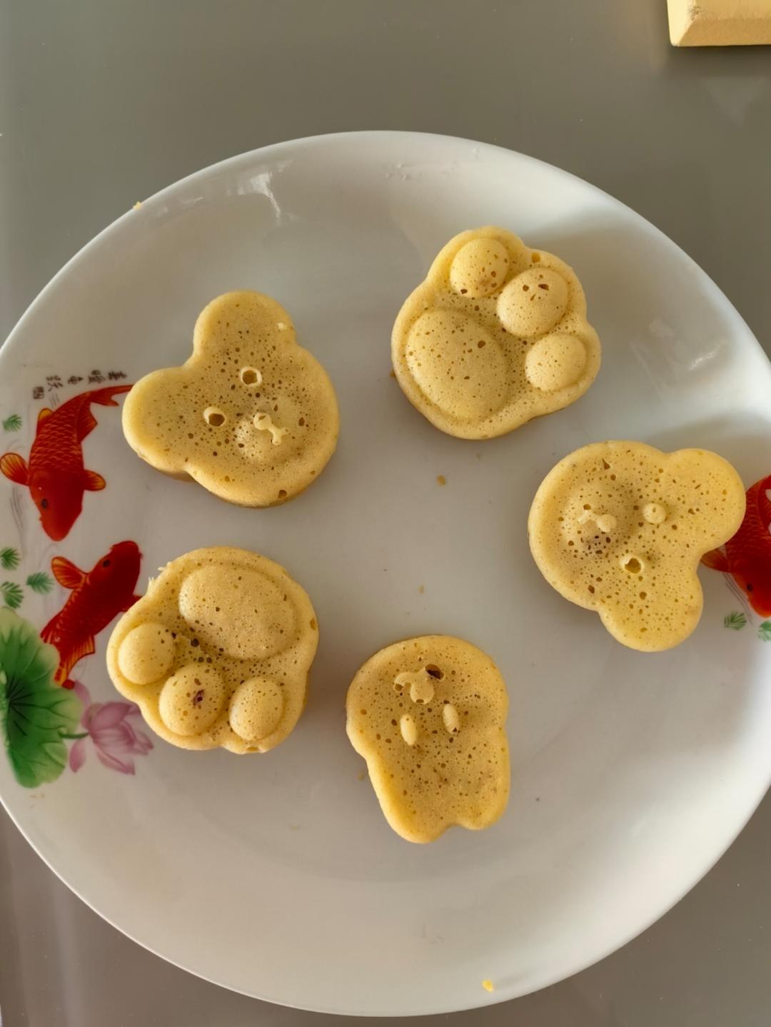 香蕉蒸糕/火龙果/玉米/苹果/雪梨