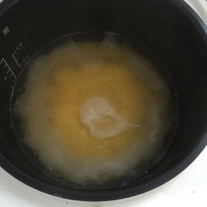玉米渣红枣粥的做法 步骤1