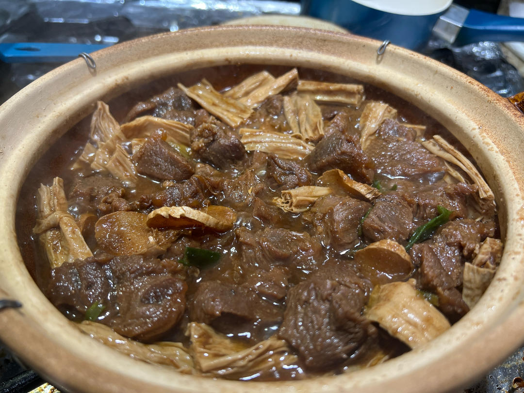 新手也能让人跪着吃的【南乳腐竹焖牛腩】