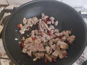 大葱炒羊肉的做法 步骤5