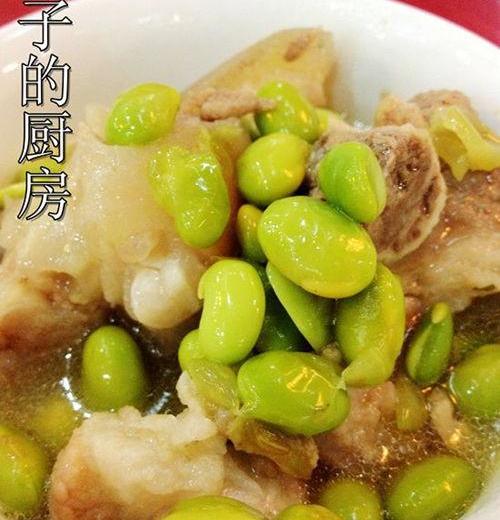 猪脚炖鲜黄豆的做法