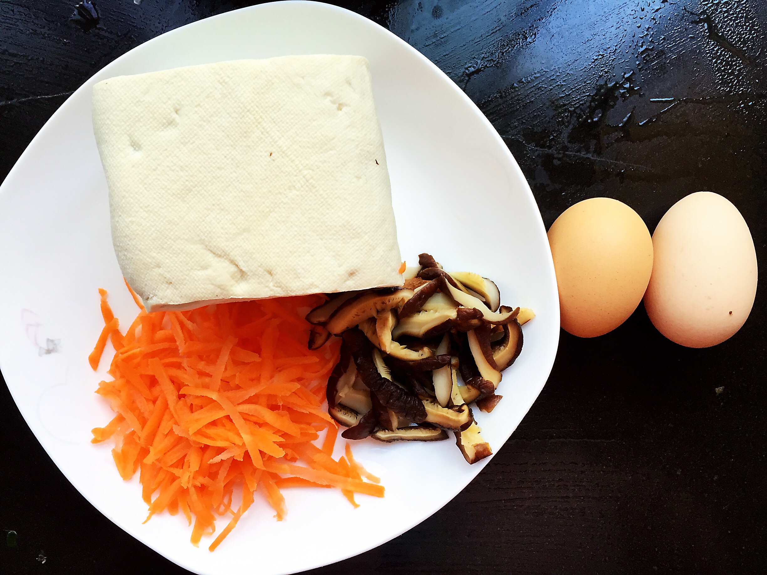 鸡蛋炒老豆腐的做法 步骤1
