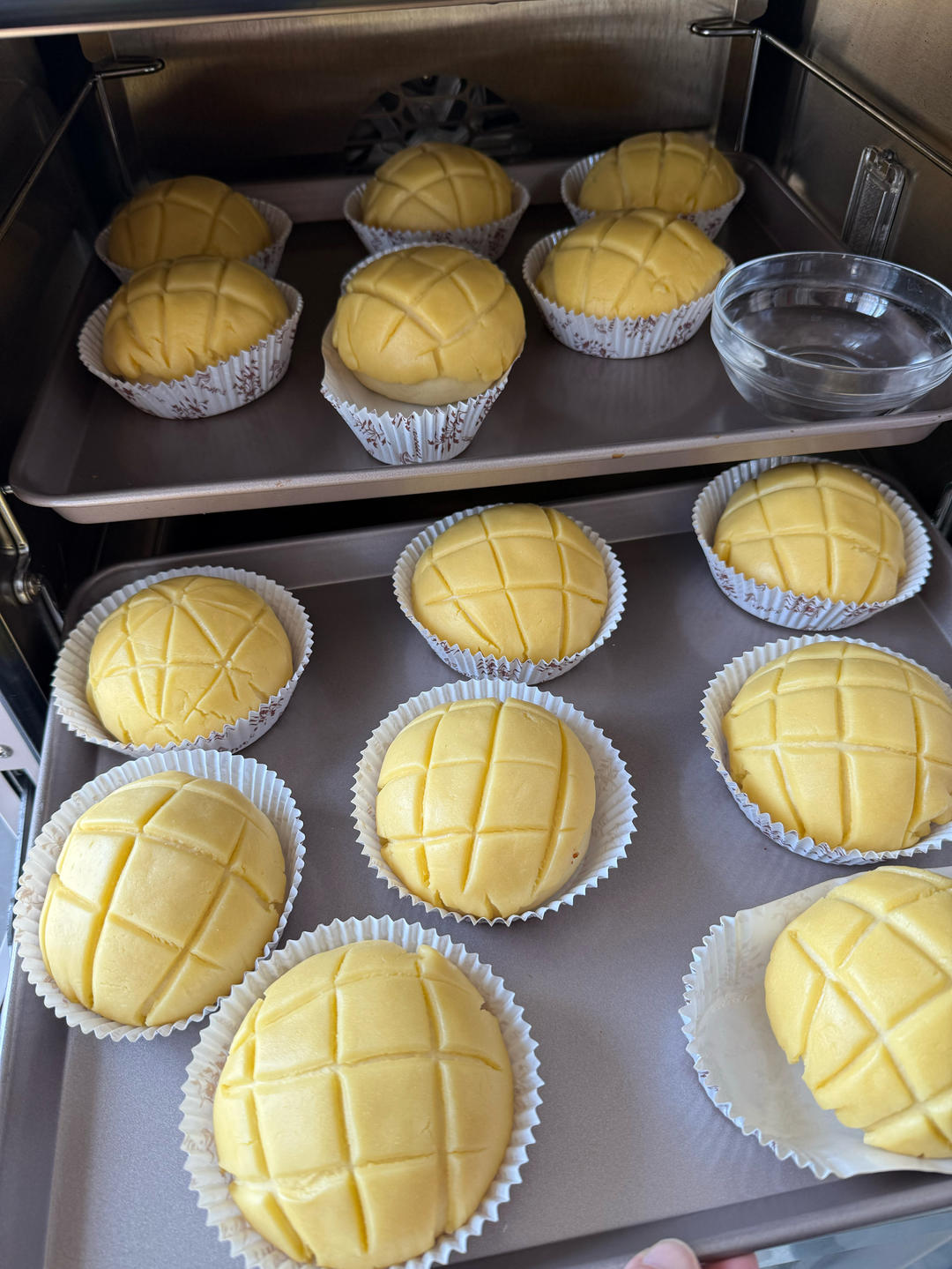 好吃到炸裂的港式菠萝包（附带制作酥皮的小视频）