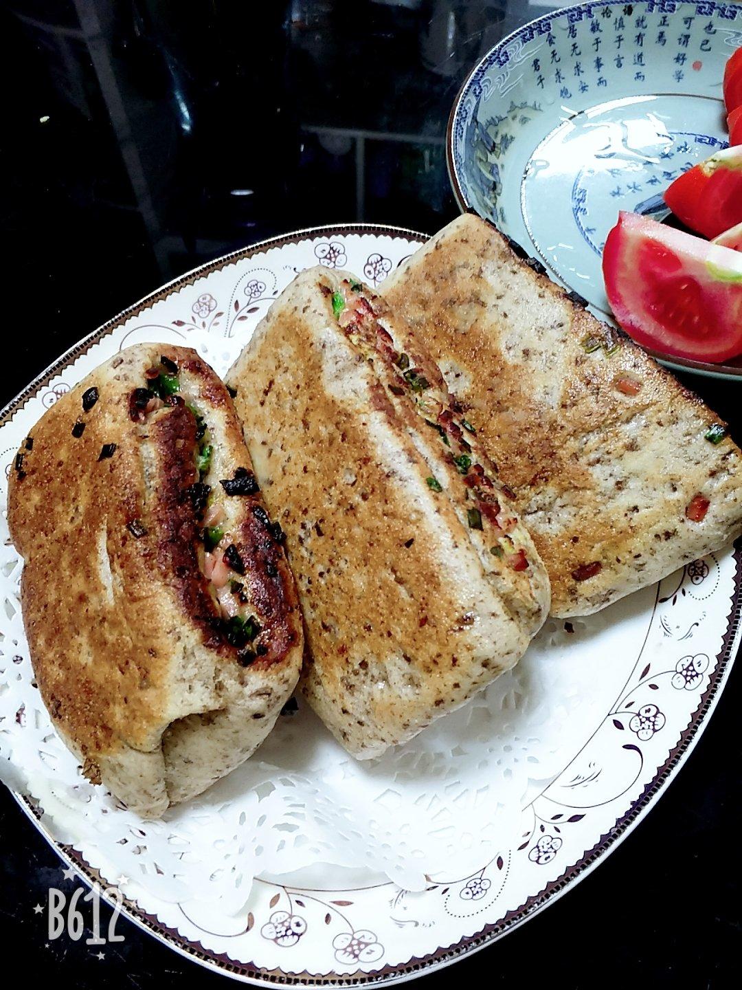 鸡蛋火腿葱什锦发面切饼