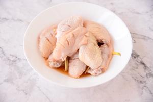 鸡翅大虾三汁焖锅的做法 步骤2