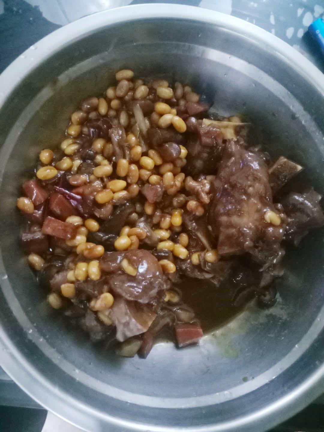 流口水的黄豆炖猪蹄