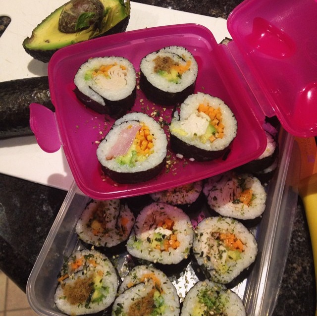 三文鱼牛油果寿司