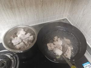 [新手向]莲藕玉米排骨汤的做法 步骤3