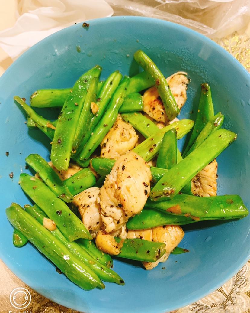减肥食谱：香煎鸡胸+蒜蓉西兰花