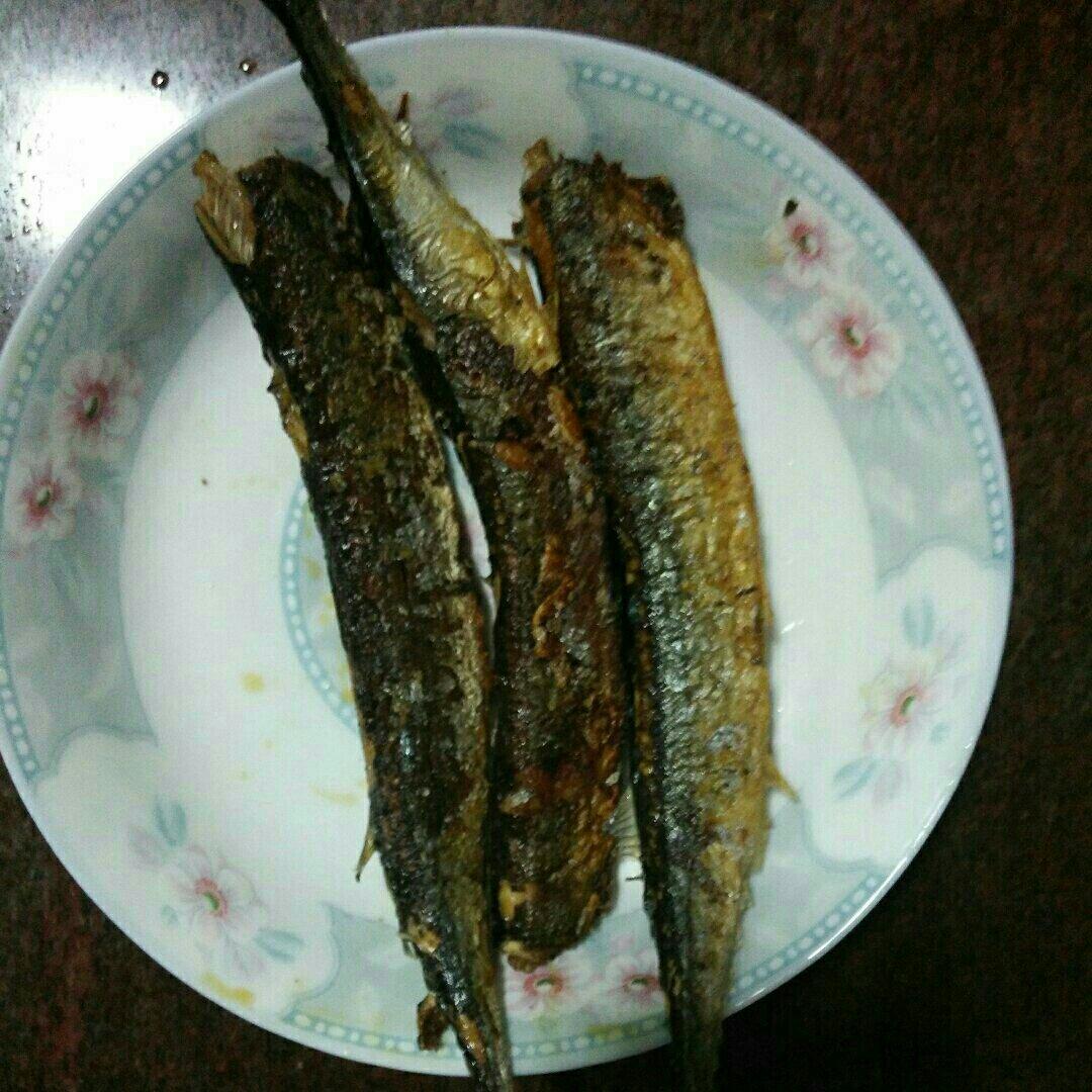 煎秋刀鱼