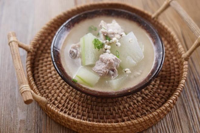清凉解暑的冬瓜薏米排骨汤的做法