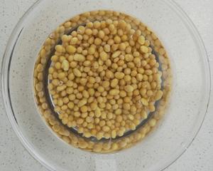 养生黄豆炖猪蹄的做法 步骤1