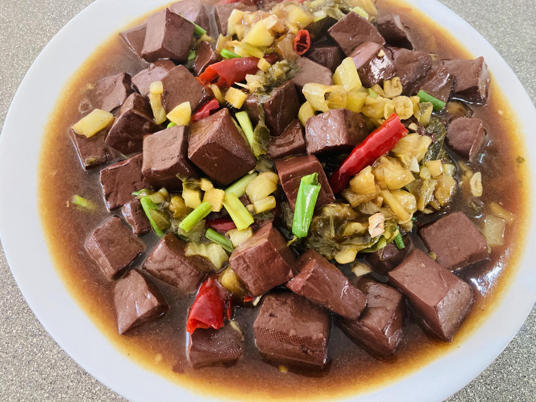 日月空_6rop做的厨师长教你:"酸菜烧猪血"的家常做法,非常开胃下饭