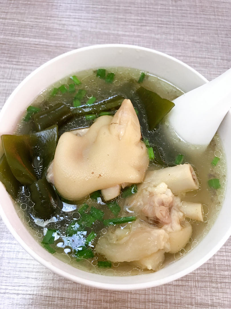 猪蹄炖海带汤🥣多喝汤，胶原蛋白补起来