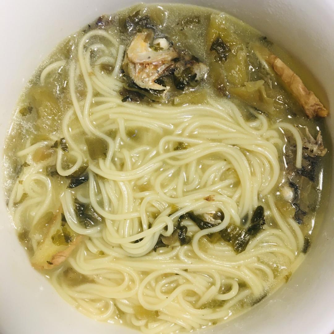 🐟《小黄鱼料理》雪菜小黄鱼面🐟CP值高！鲜甜汤汁营养美味🍜