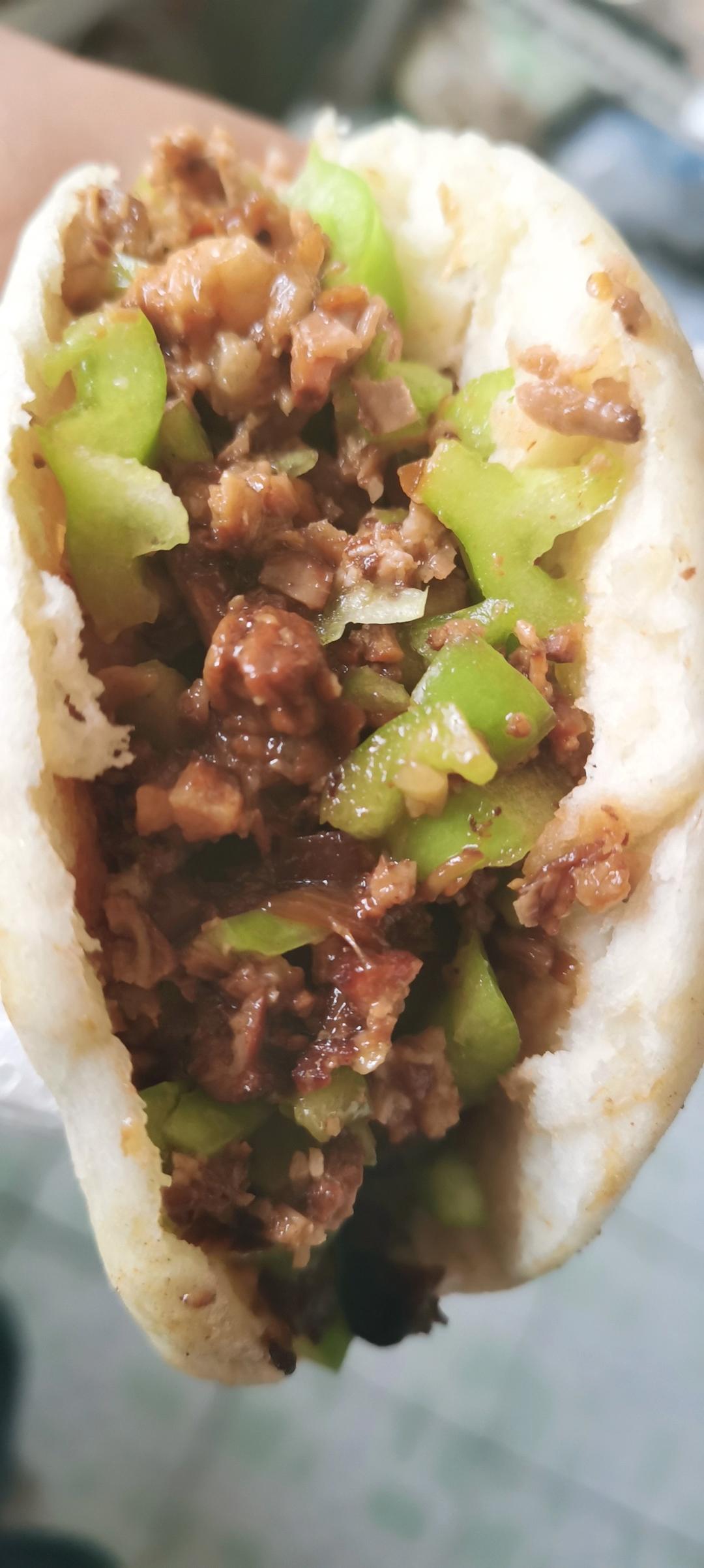 肉夹馍，白吉馍