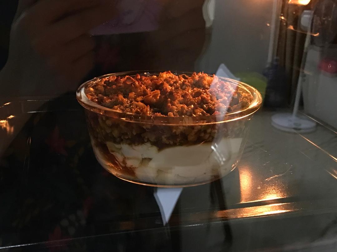 夜市摊摊上的肉沫烤豆腐
