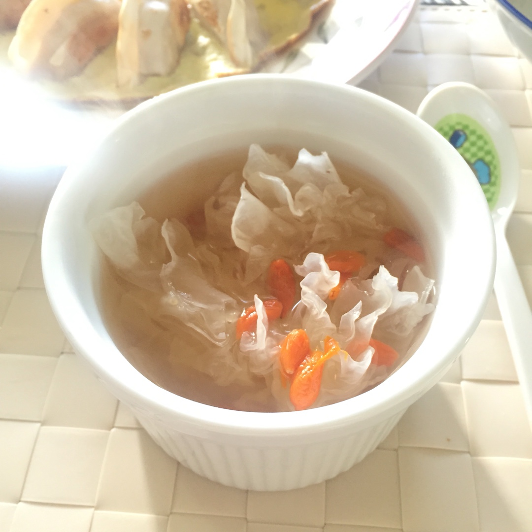 红枣银耳莲子羹