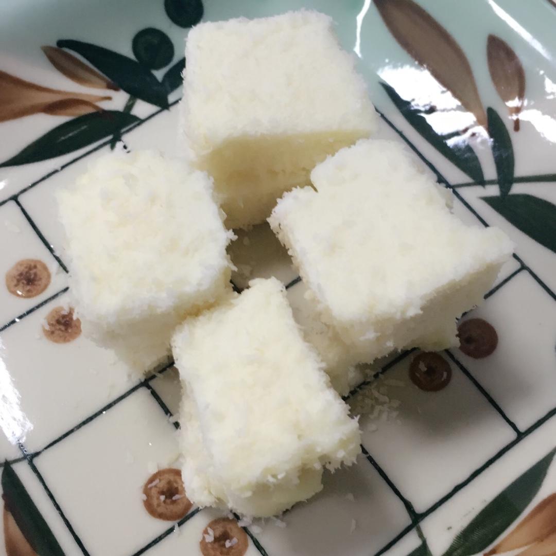 椰丝牛奶小方糕