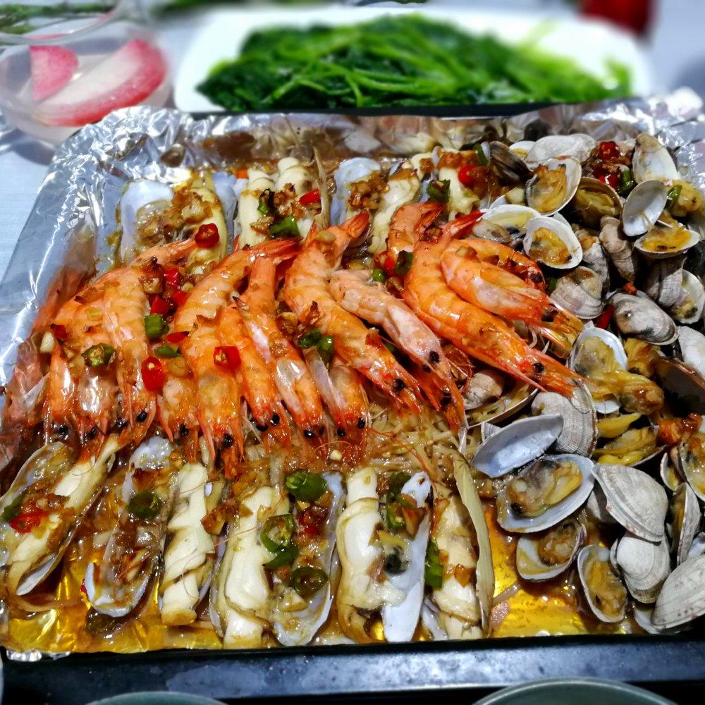 蒜蓉金针菇烤花蛤虾