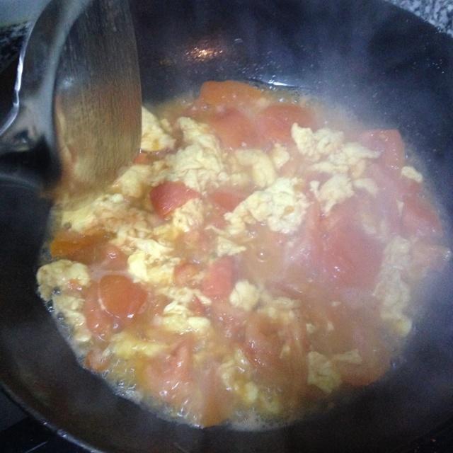 鸡蛋爱上西红柿的做法