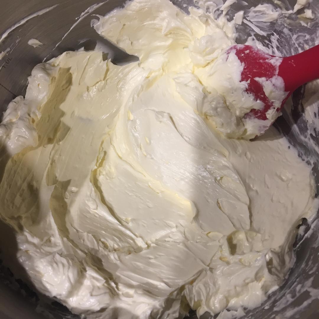 爱梦游的米兔兔做的瑞士奶油霜口感轻盈操作简单