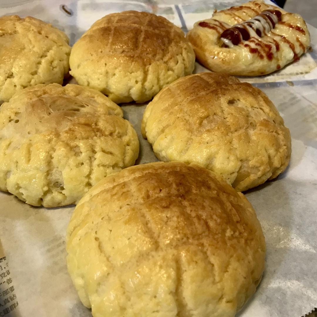 好吃到炸裂的港式菠萝包（附带制作酥皮的小视频）