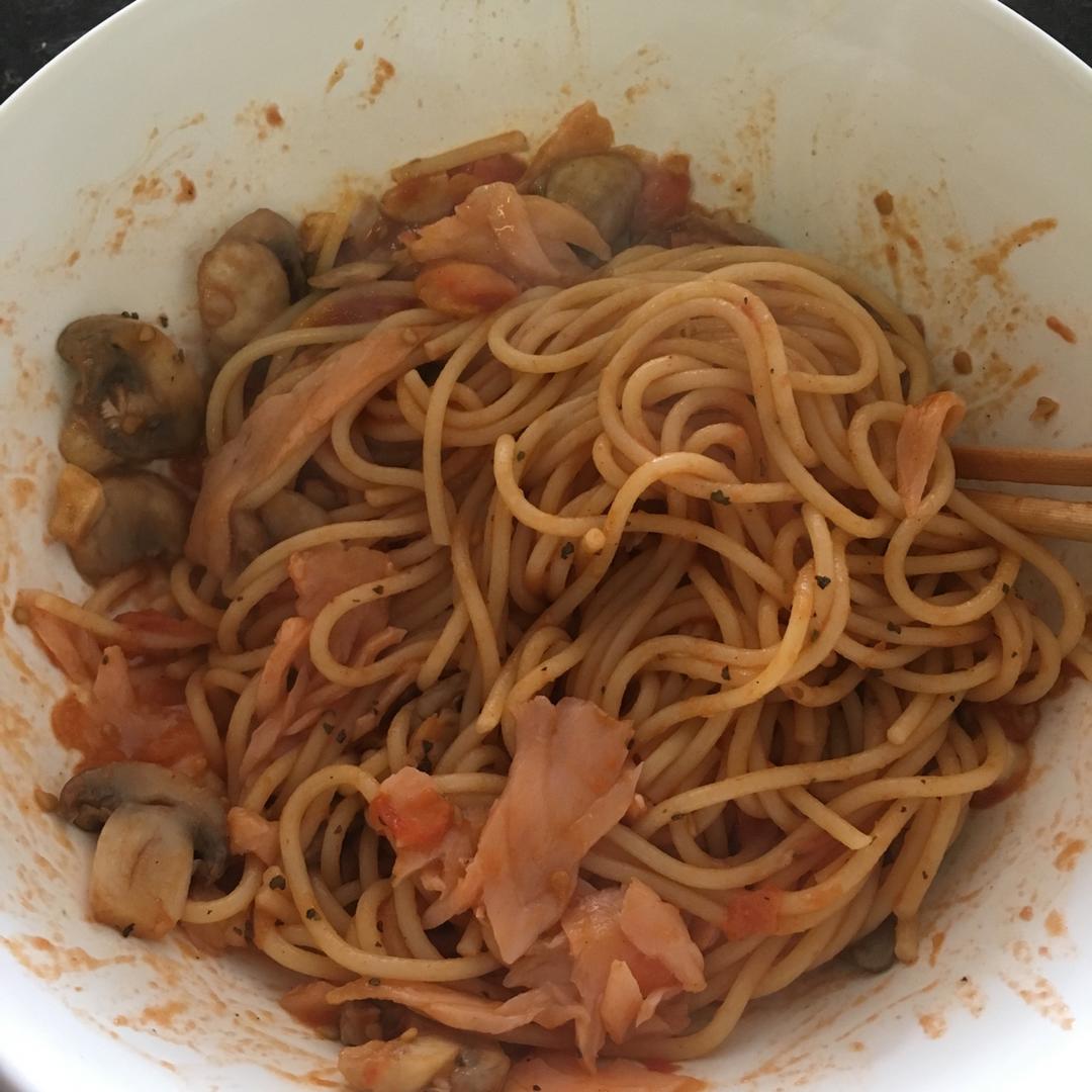 蕃茄蘑菇肉酱意大利面