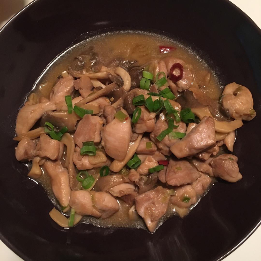 蘑菇炒鸡肉