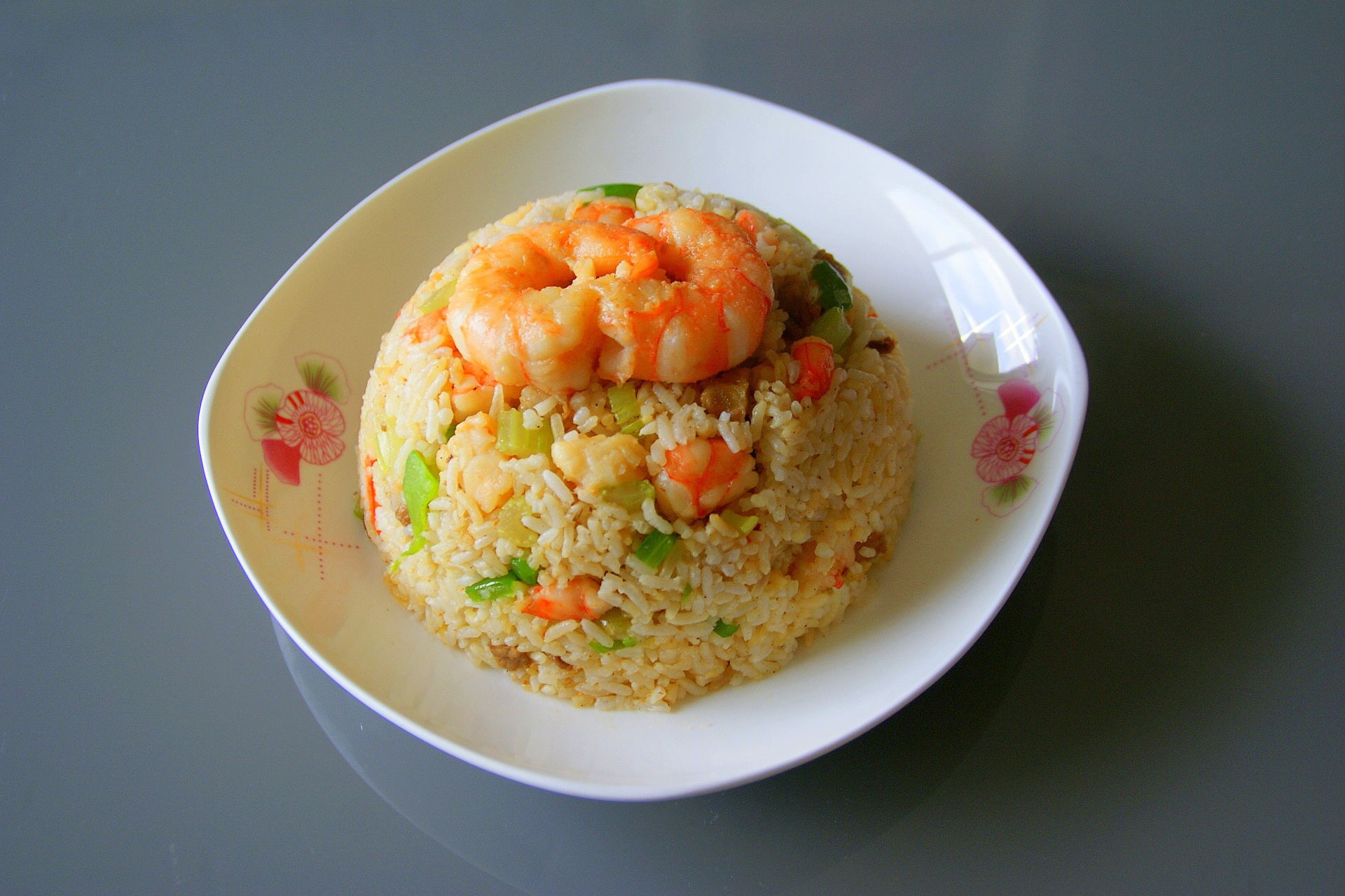 芹菜虾仁鸡蛋炒饭