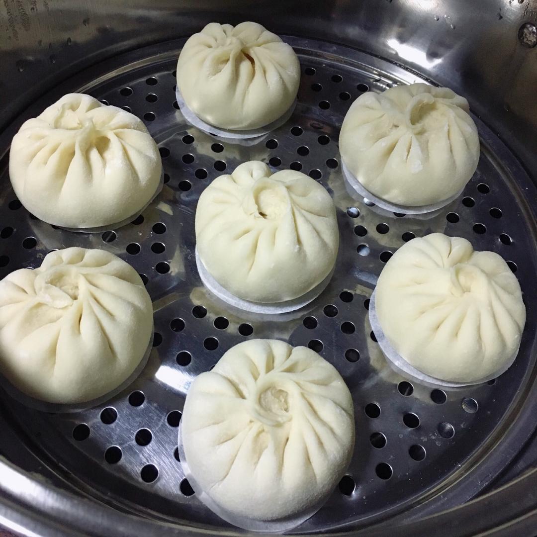 包包子的手法（鲜虾猪肉包）