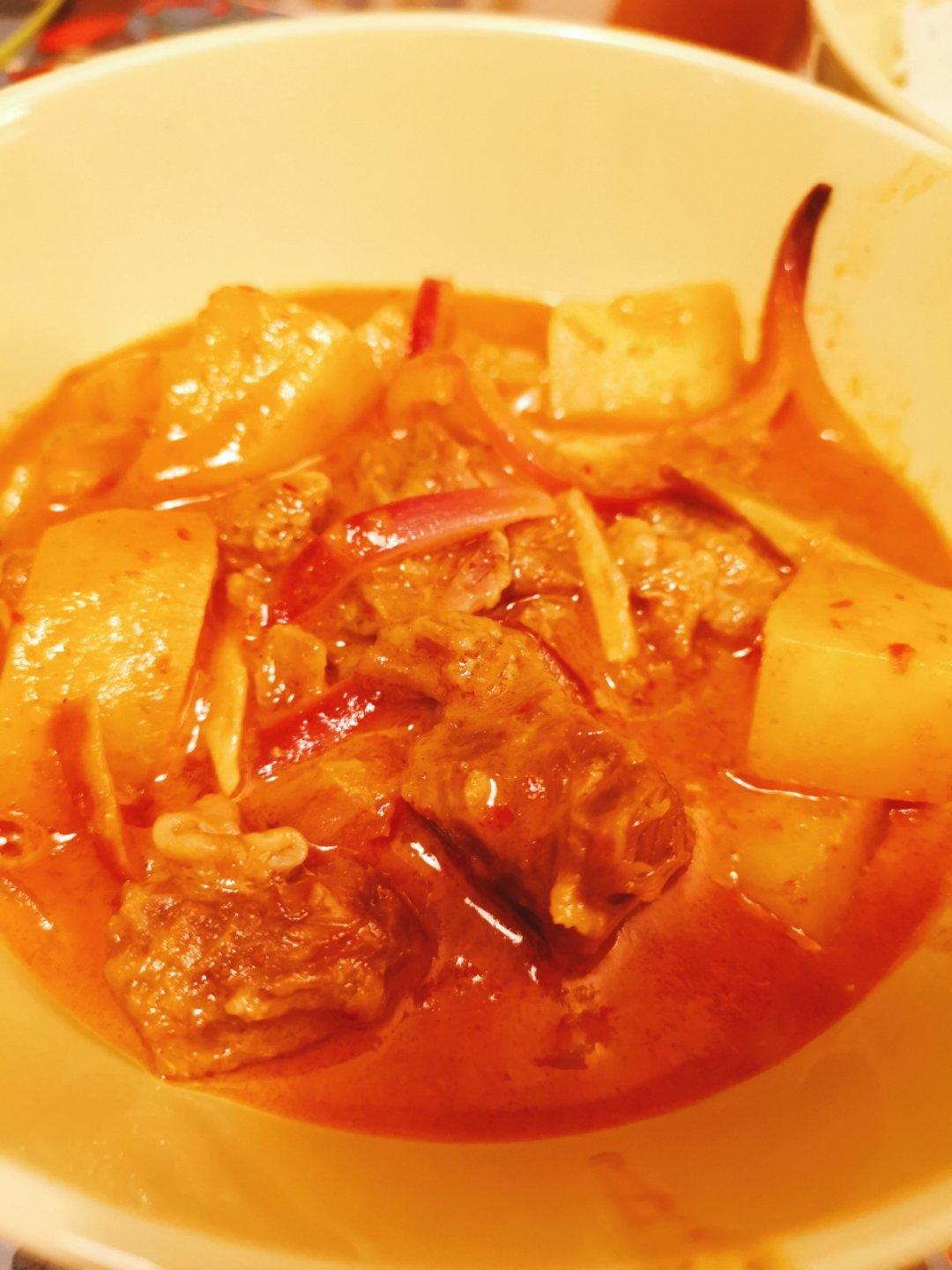 红咖喱土豆牛肉