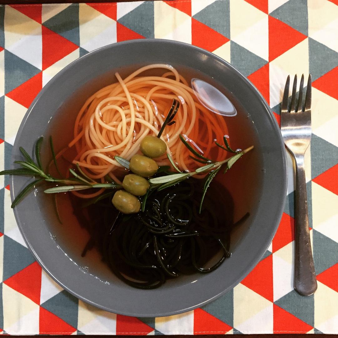 抓马皇后袁半仙儿做的女巫汤意面