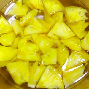 💕简易版🍍菠萝罐头➰的做法 步骤1