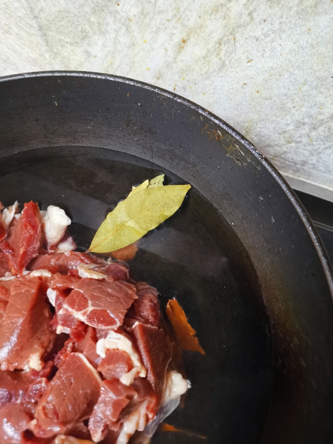 无油家庭版牛肉锅，减脂也可以吃哦！肉嫩汤鲜的做法 步骤2