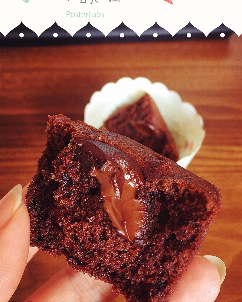 超润巧克力纸杯蛋糕（非常适合裱花、盖糖皮的cupcake方子）