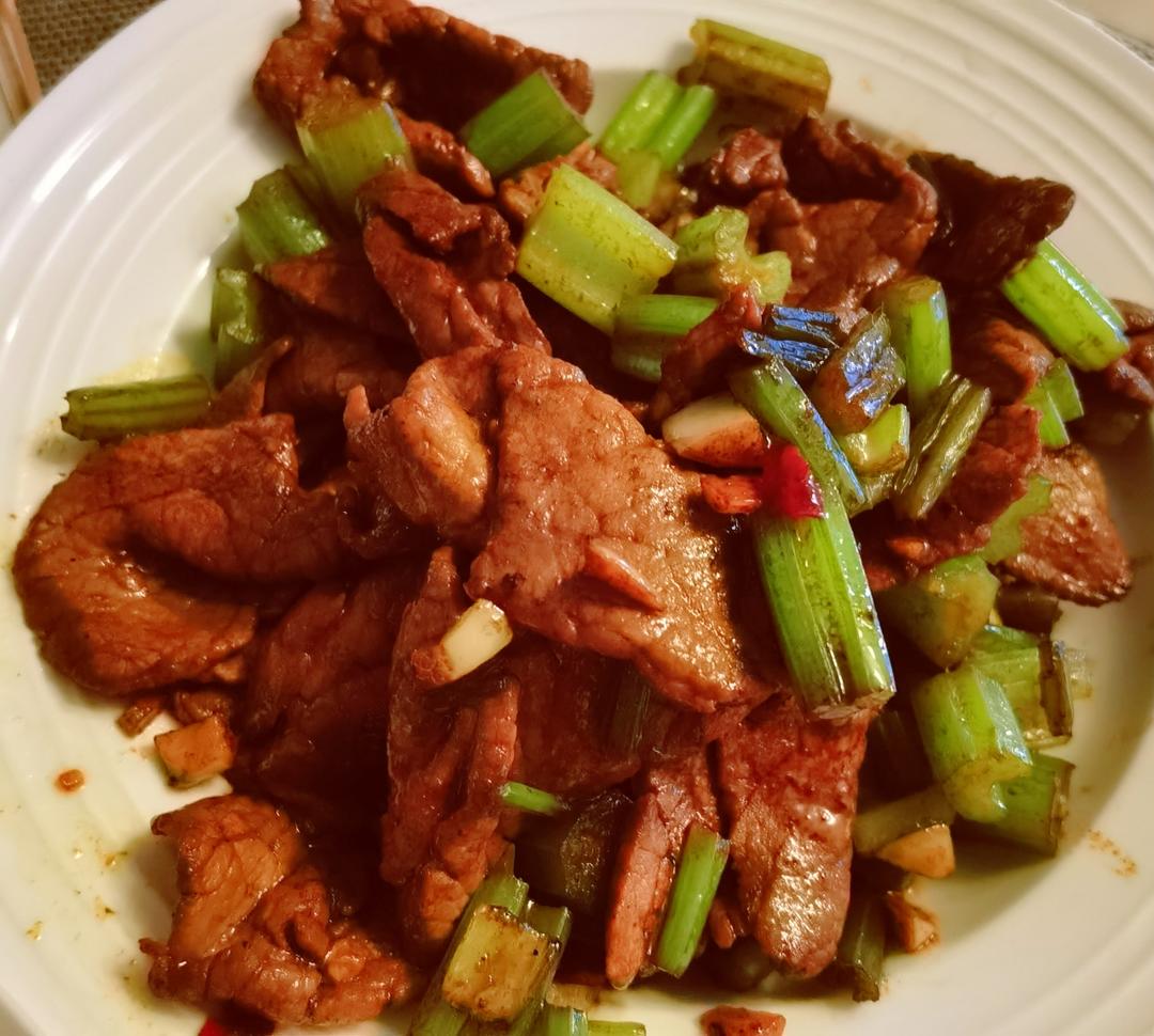小炒牛肉（肉嫩味香）