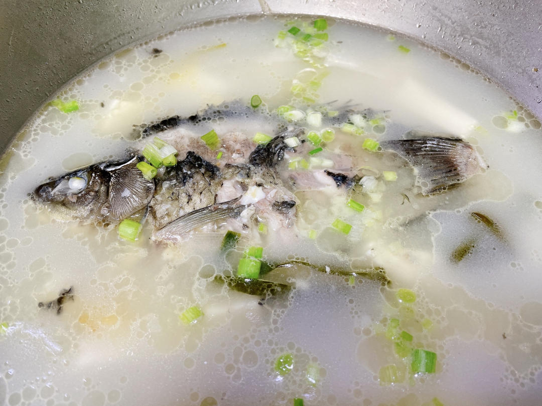 鲫鱼豆腐汤