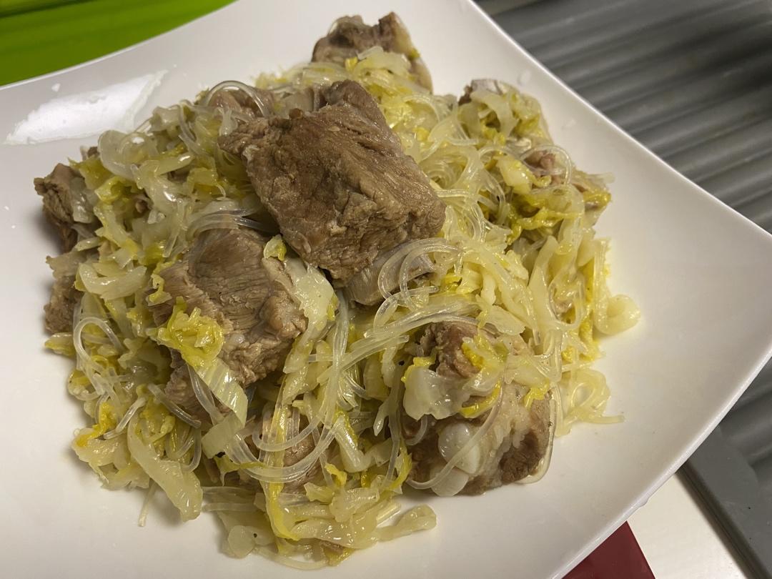 酸菜炖排骨😋地道东北菜