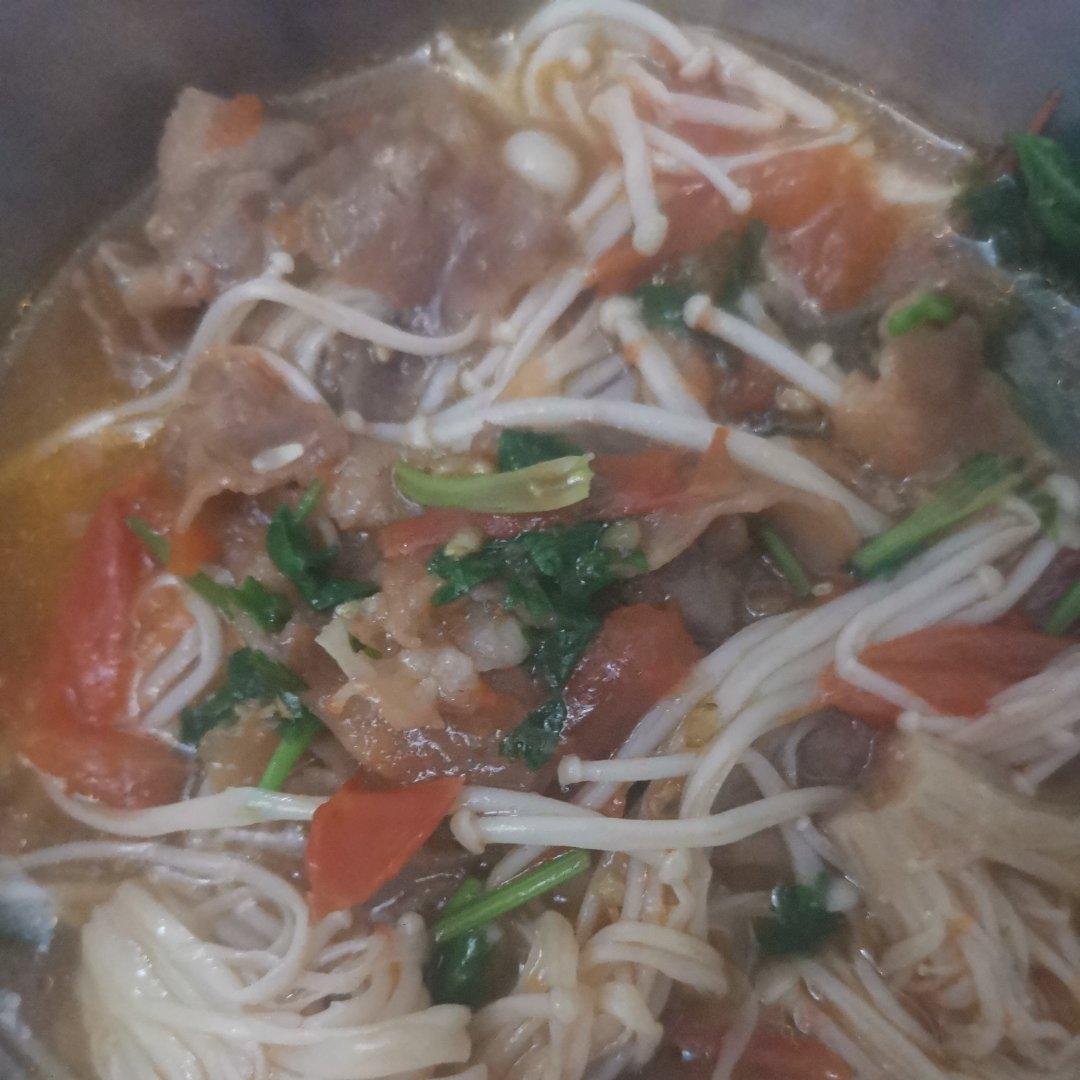 金针菇肥牛番茄锅