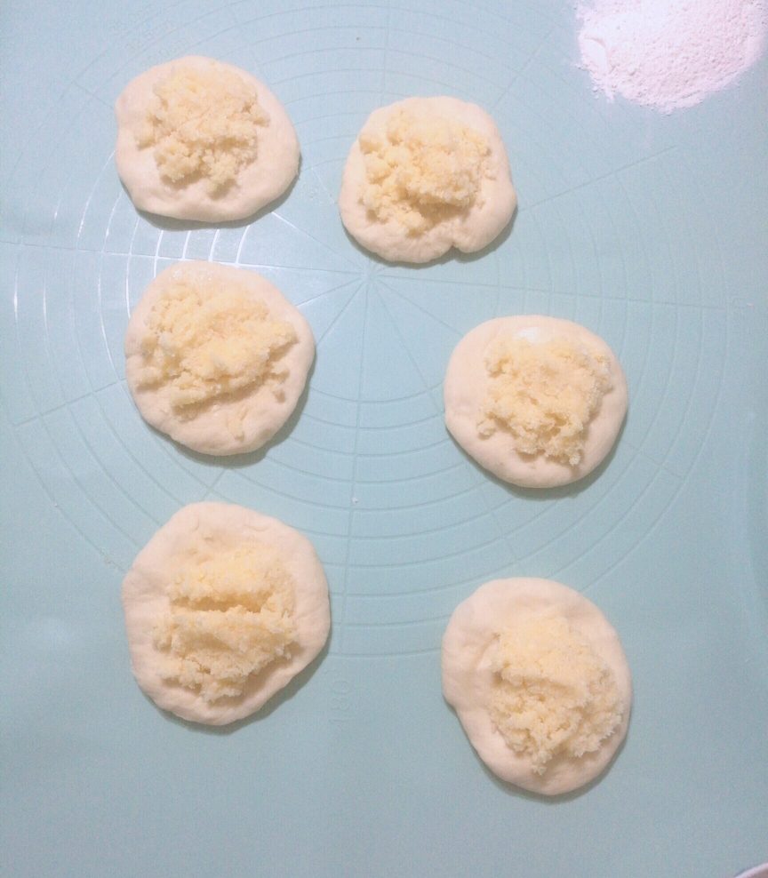 奶香椰蓉花朵面包（一次发酵）的做法 步骤2