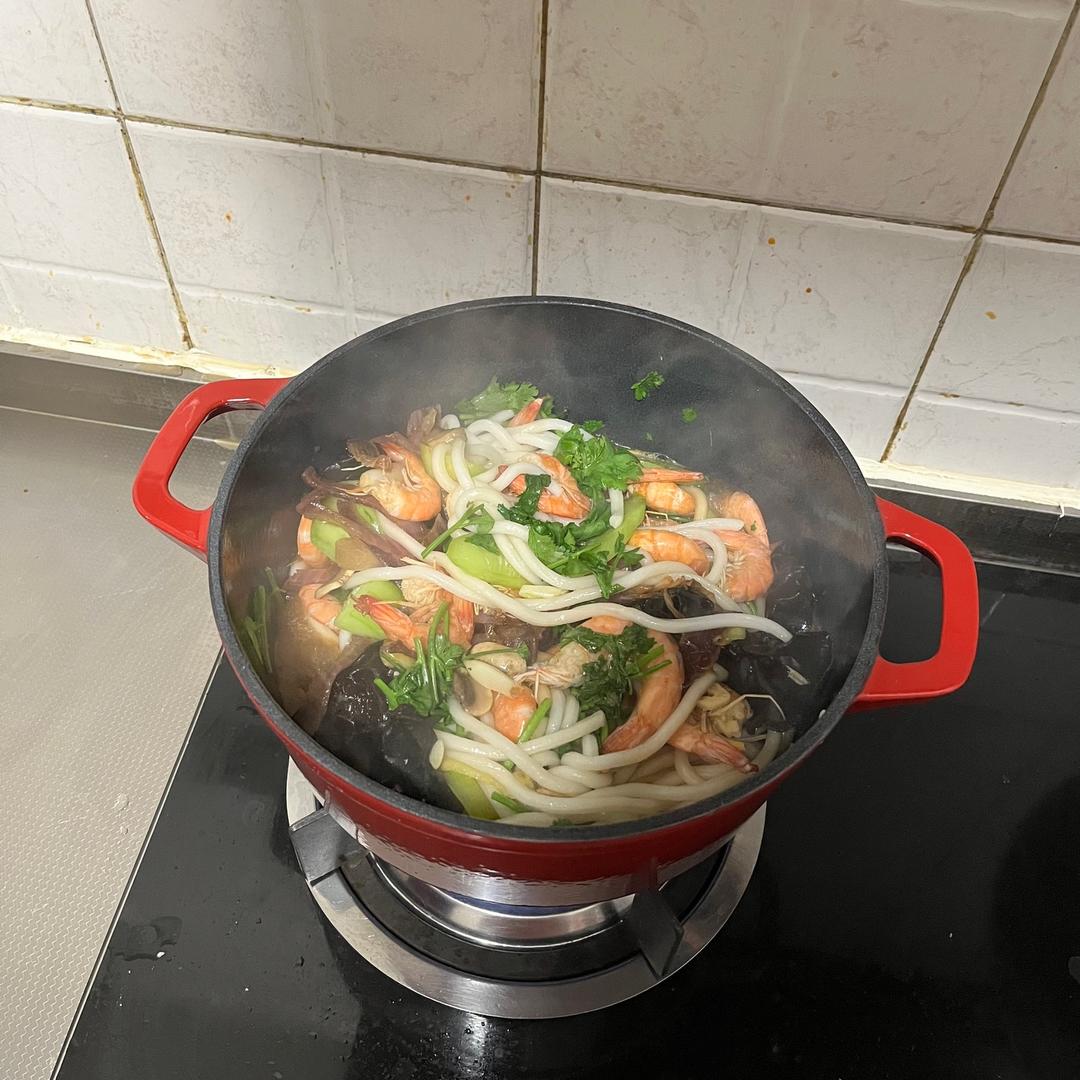 珐琅锅 有啥放啥面 大虾版的做法