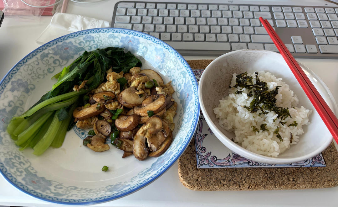 蘑菇炒鸡蛋	平菇这样炒，鲜美无比巨好吃