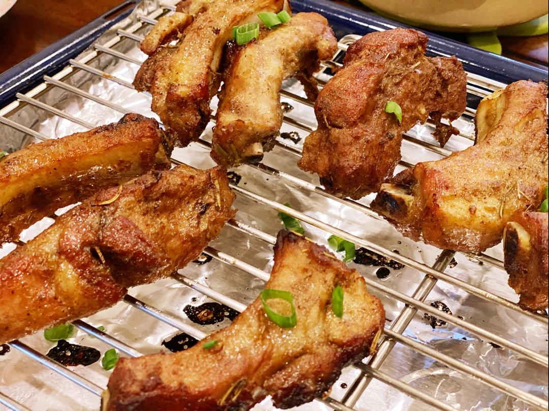 肉嫩汁美的香烤排骨