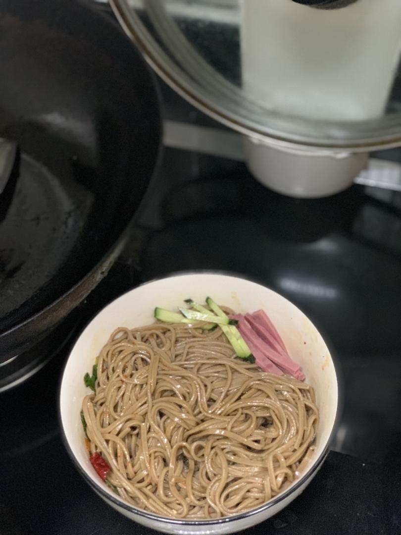 低脂冬季不长肉🔆解馋又开胃的酸辣拌荞麦面